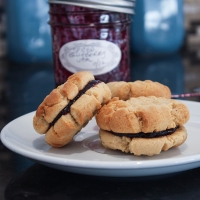 peanut butter and jelly sandwich cookies {with spiced blueberry jam}