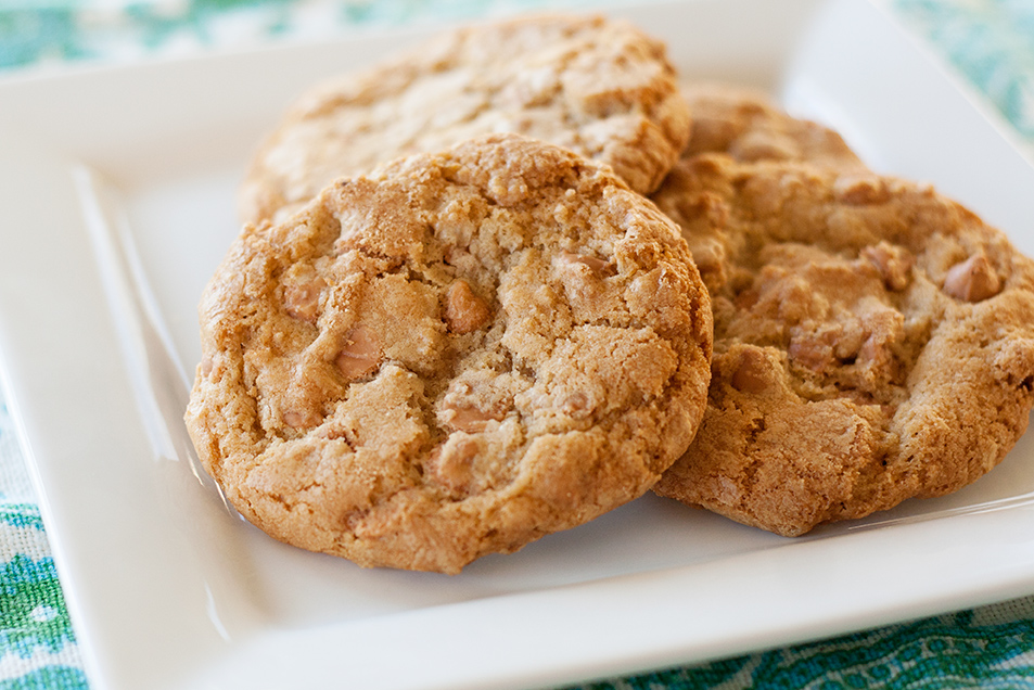 chewy brown butter salted caramel chip cookies1